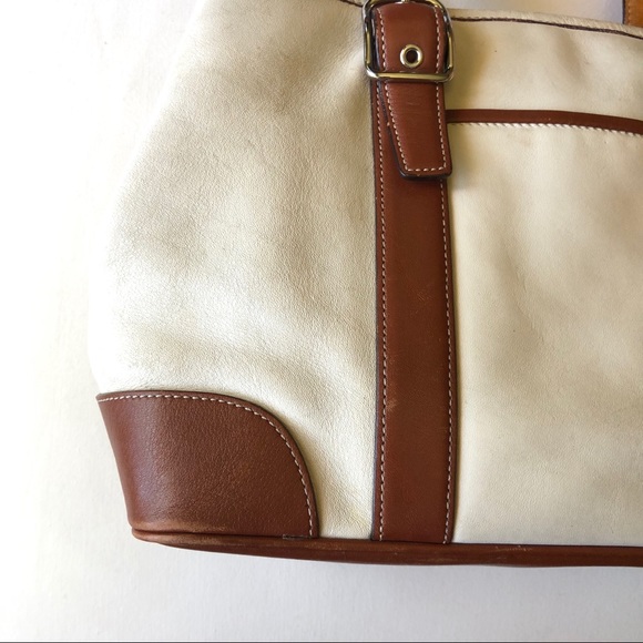 Vintage Coach White Leather “Hampton” Handbag - Picture 6 of 15